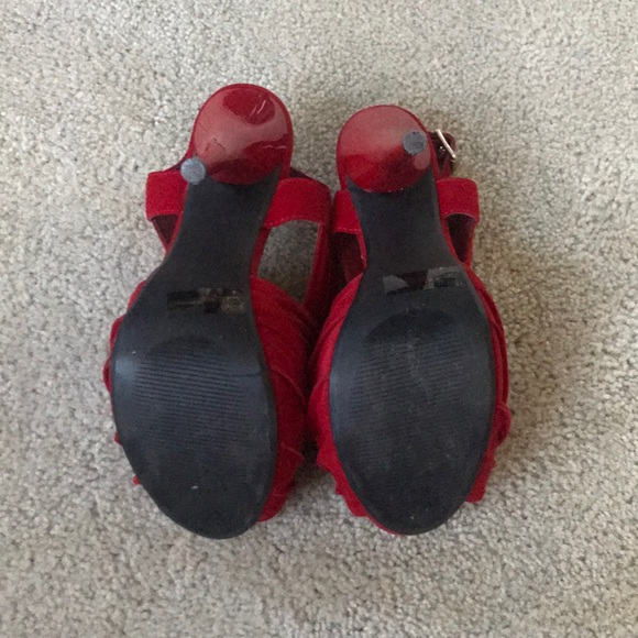 Red Deb Heel! Size 8! - Picture 4 of 6